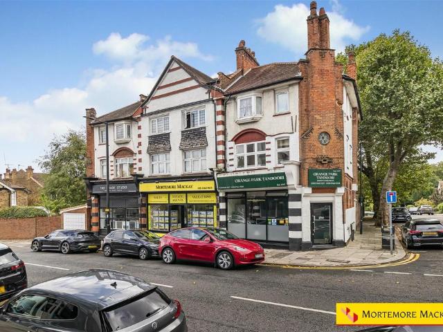 Apartment for rent in Grange Park, Greater London