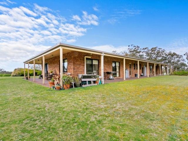 Cottage for sale in Longford, Victoria