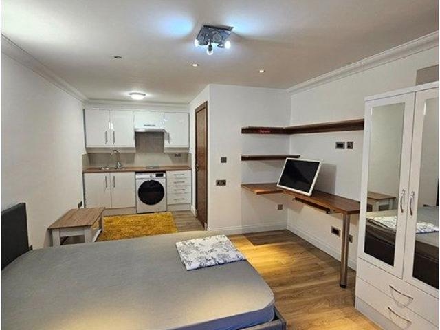 Studio for rent in London Borough of Ealing, Greater London