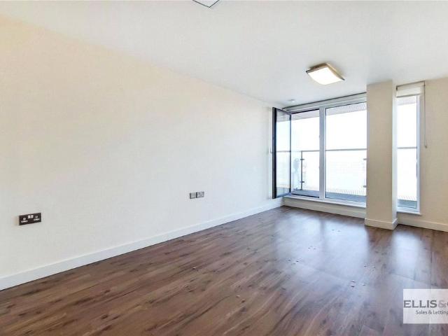 House for rent in London Borough of Ealing, Greater London