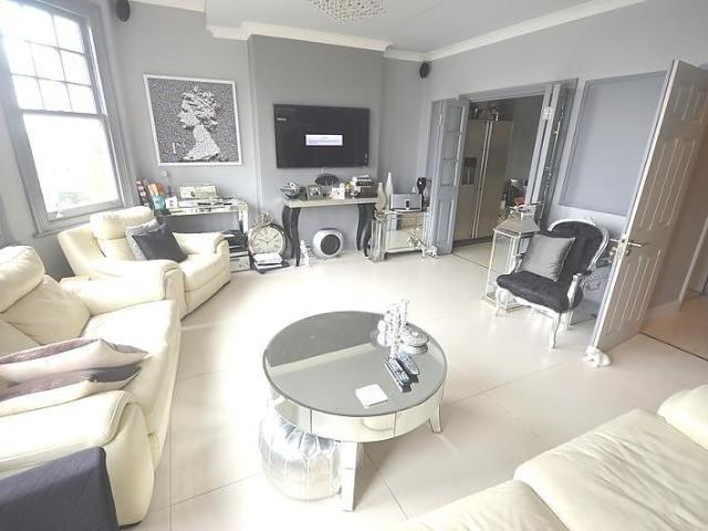 Apartment for rent in Winchmore Hill, Edmonton