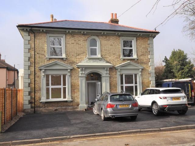 Apartment for rent in Benhilton, Greater London