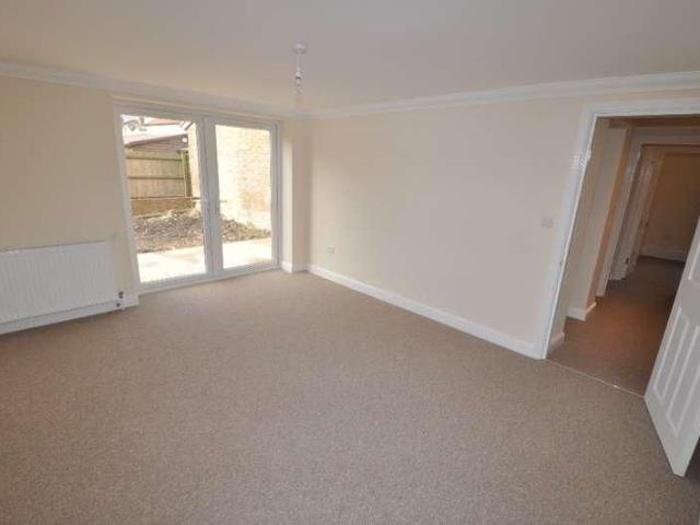 Apartment for rent in Benhilton, Greater London