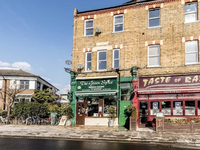 Apartment for rent in Strawberry Hill, Greater London