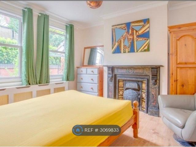 Room for rent in High Wycombe Community Board, High Wycombe