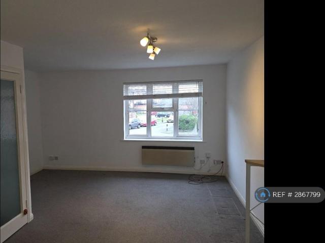 Apartment for rent in Ickenham, Greater London
