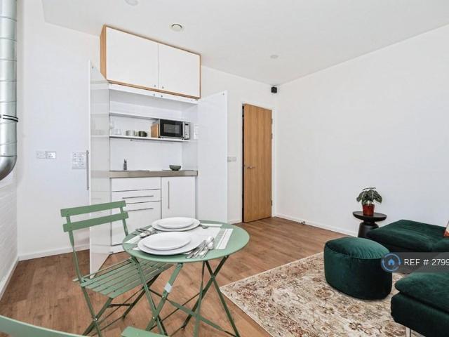 Apartment for rent in Pachesham Park, Surrey