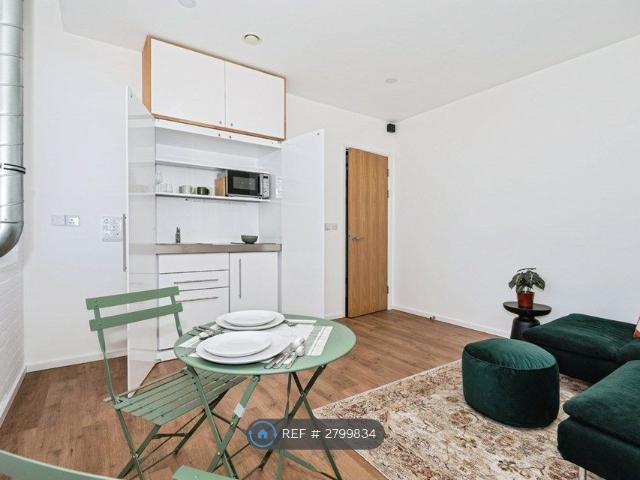 Apartment for rent in Pachesham Park, Surrey