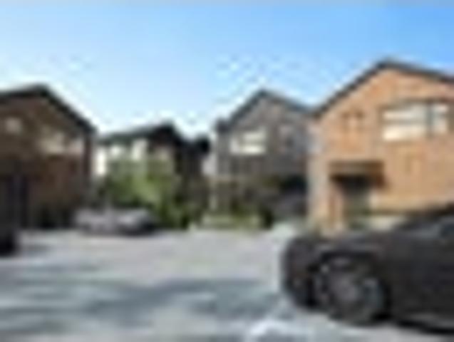Townhouse for sale in Otakou
