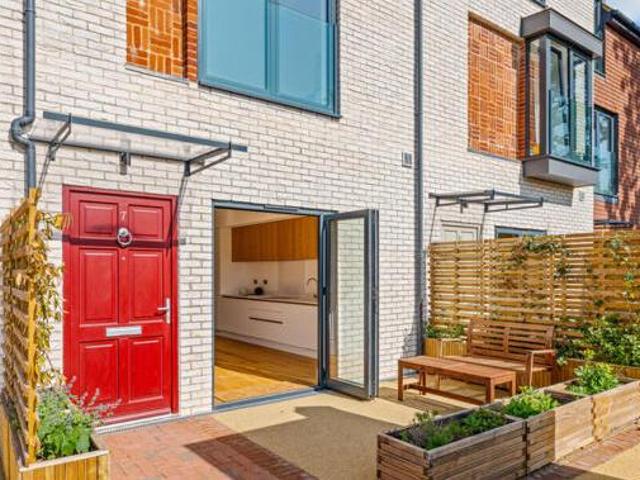House for sale in Coulsdon