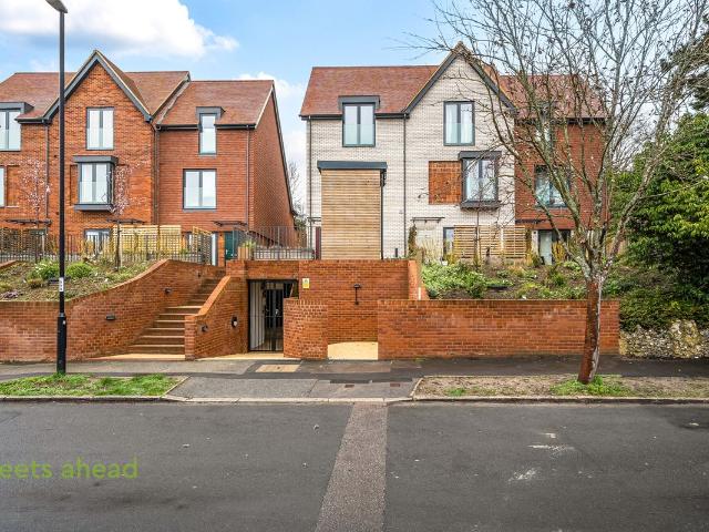 House for rent in London Borough of Croydon, Isle Of Man