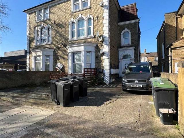 Studio for rent in Milton, Hamerton