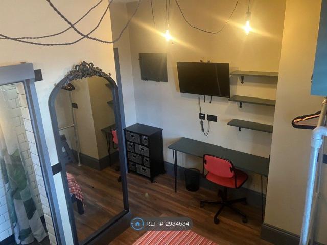 Room for rent in Church End, Greater London