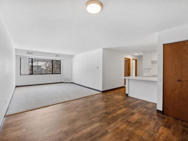Apartment for rent in Majestic Pines, White Bear Lake