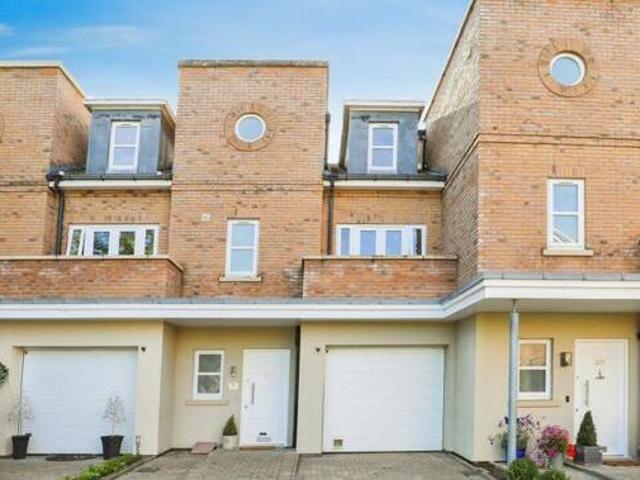 House for sale in Calderstones