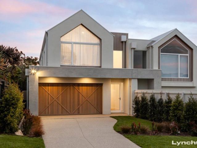 Townhouse for sale in Mornington, Melbourne