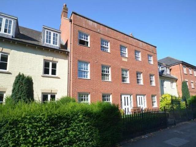 House for sale in Farnham, Waverley
