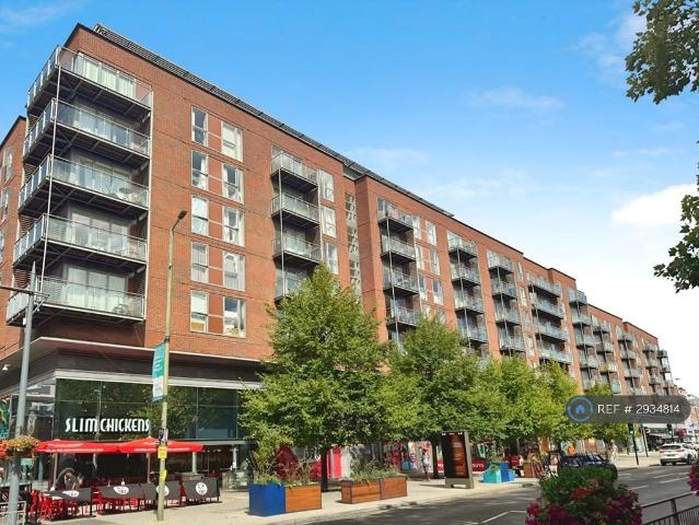 Apartment for rent in Blackhills, Surrey