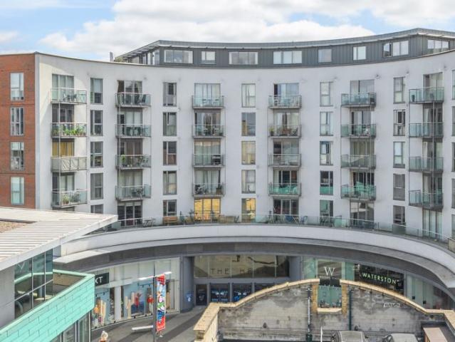 Apartment for rent in Blackhills, Surrey