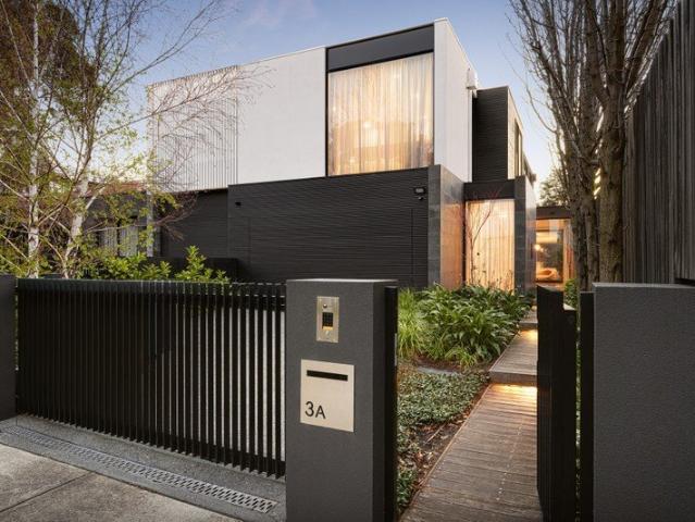 Townhouse for sale in Hampton, Melbourne