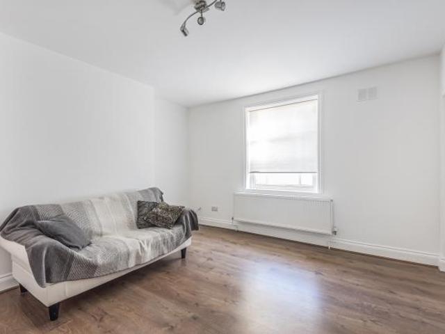 Apartment for rent in St Margarets, Greater London