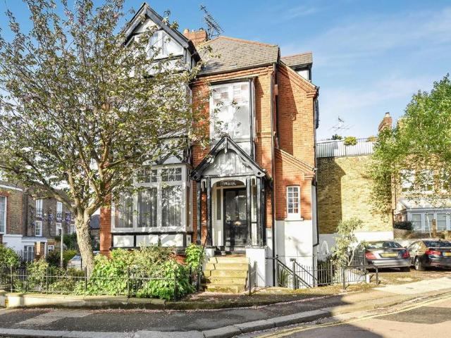 Apartment for rent in St Margarets, Greater London