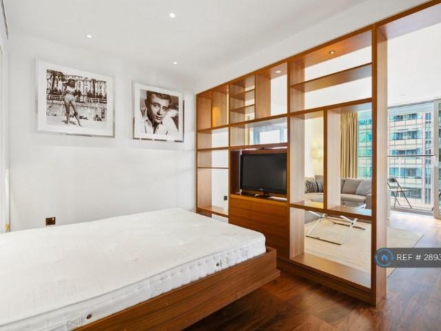 Apartment for rent in Lyons, Greater London