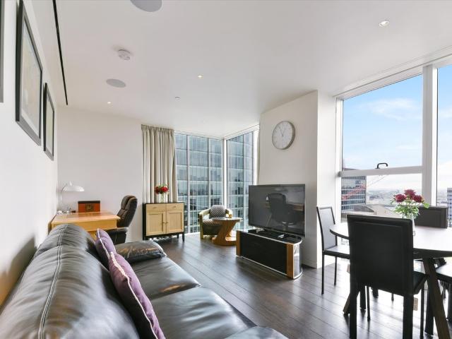 Apartment for rent in Lyons, Greater London