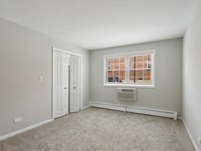 Apartment for rent in Hinsdale