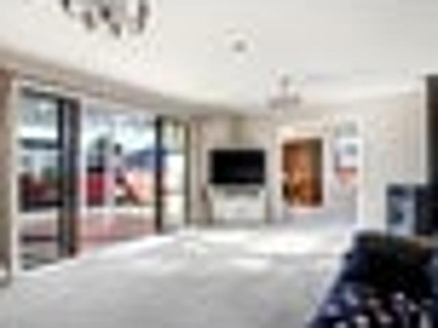 House for sale in Chaslands, Canterbury