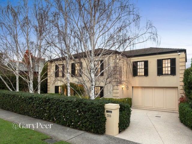 House for sale in Caulfield North
