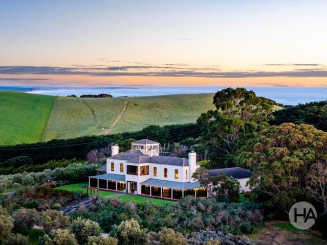 Cottage for sale in San Remo, Victoria