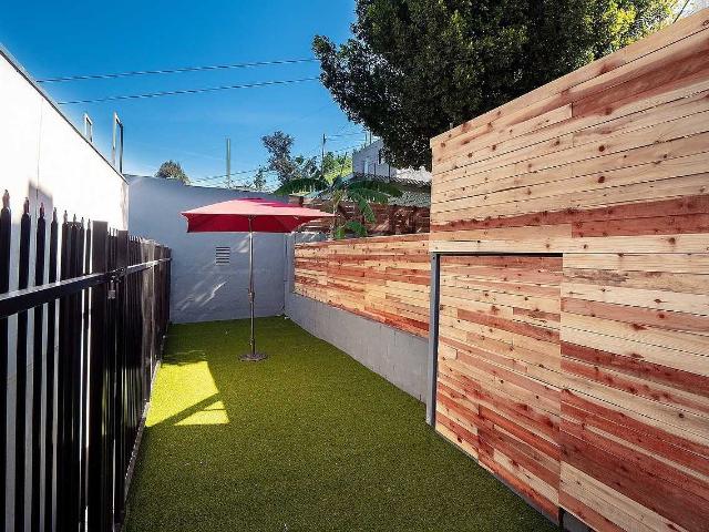 Apartment for rent in Canoga Park, California