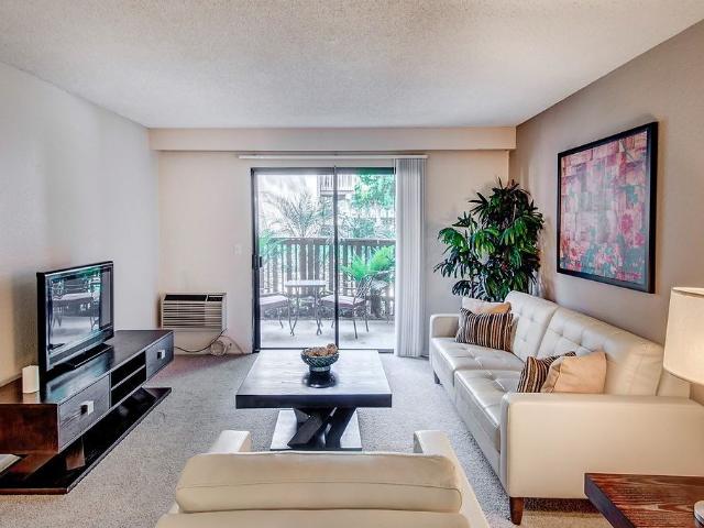Apartment for rent in Boulevard Gardens, Huntington Beach