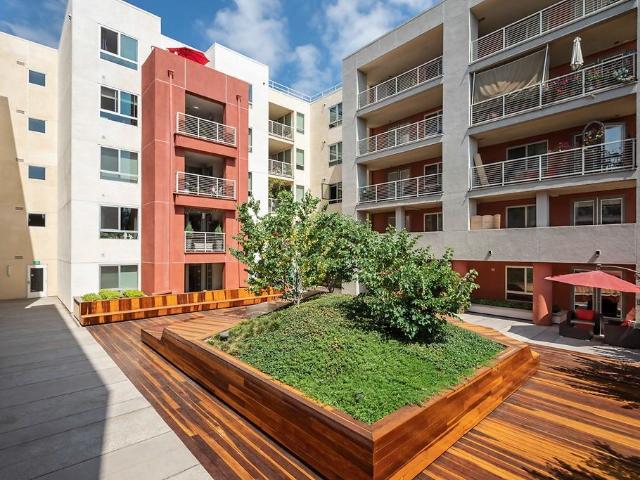 Apartment for rent in Canoga Park, California