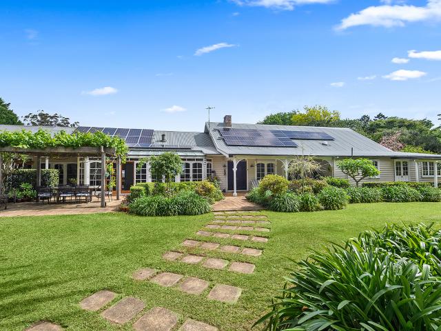 House for sale in Broughton Vale
