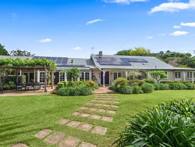House for sale in Broughton Vale