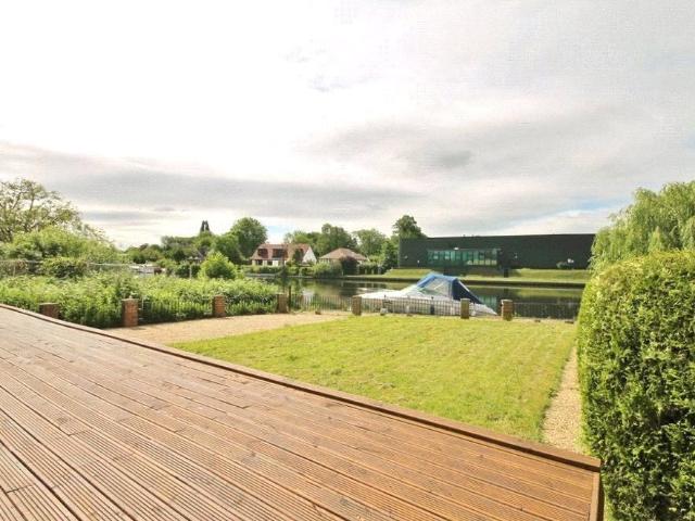 Room for rent in Hythe End, Wraysbury