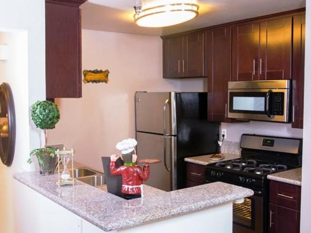 Apartment for rent in Canoga Park, California
