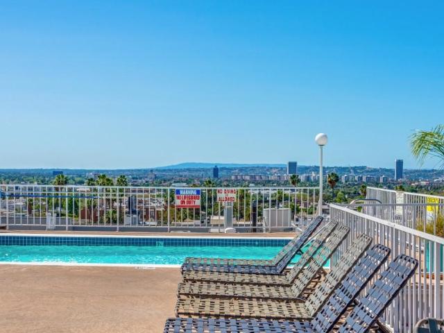 Apartment for rent in Canoga Park, California