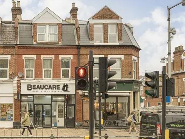Apartment for rent in Strawberry Hill, Greater London