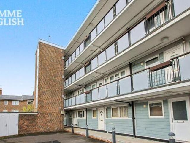 House for sale in Lee Chapel, Essex