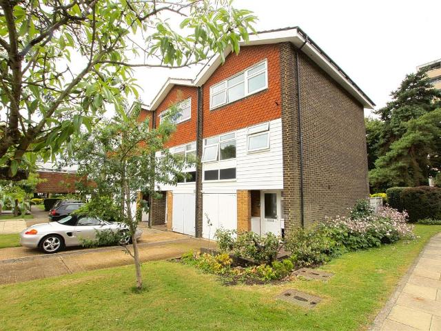 House for rent in London Borough of Ealing, Greater London