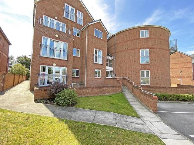 Apartment for sale in Blundellsands, Blundellsands