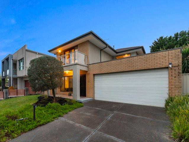 House for sale in Lakeside Estate, Melbourne