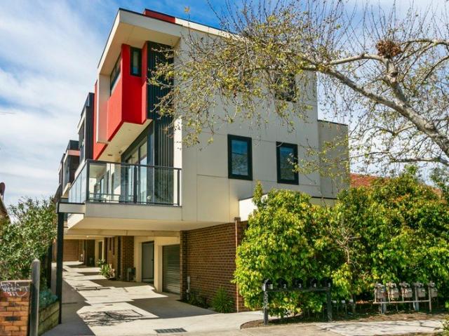 Townhouse for sale in Preston, Melbourne