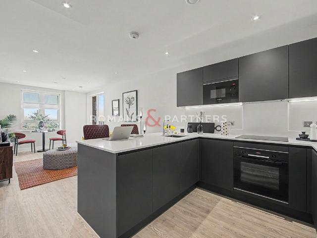 Apartment for rent in Scrattons Farm, Greater London