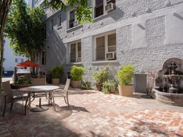 Apartment for rent in Canoga Park, California
