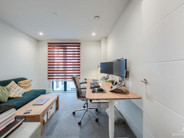 Apartment for rent in Park Central, Birmingham