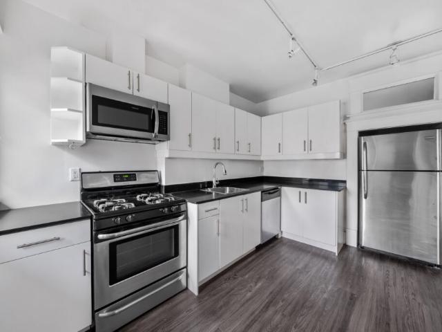 Apartment for rent in Lower Robson, Vancouver
